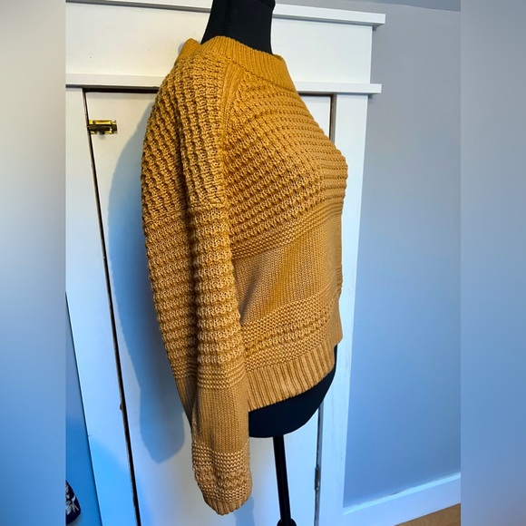 Knit crop sweater Size M Universal Thread - Picture 4 of 6